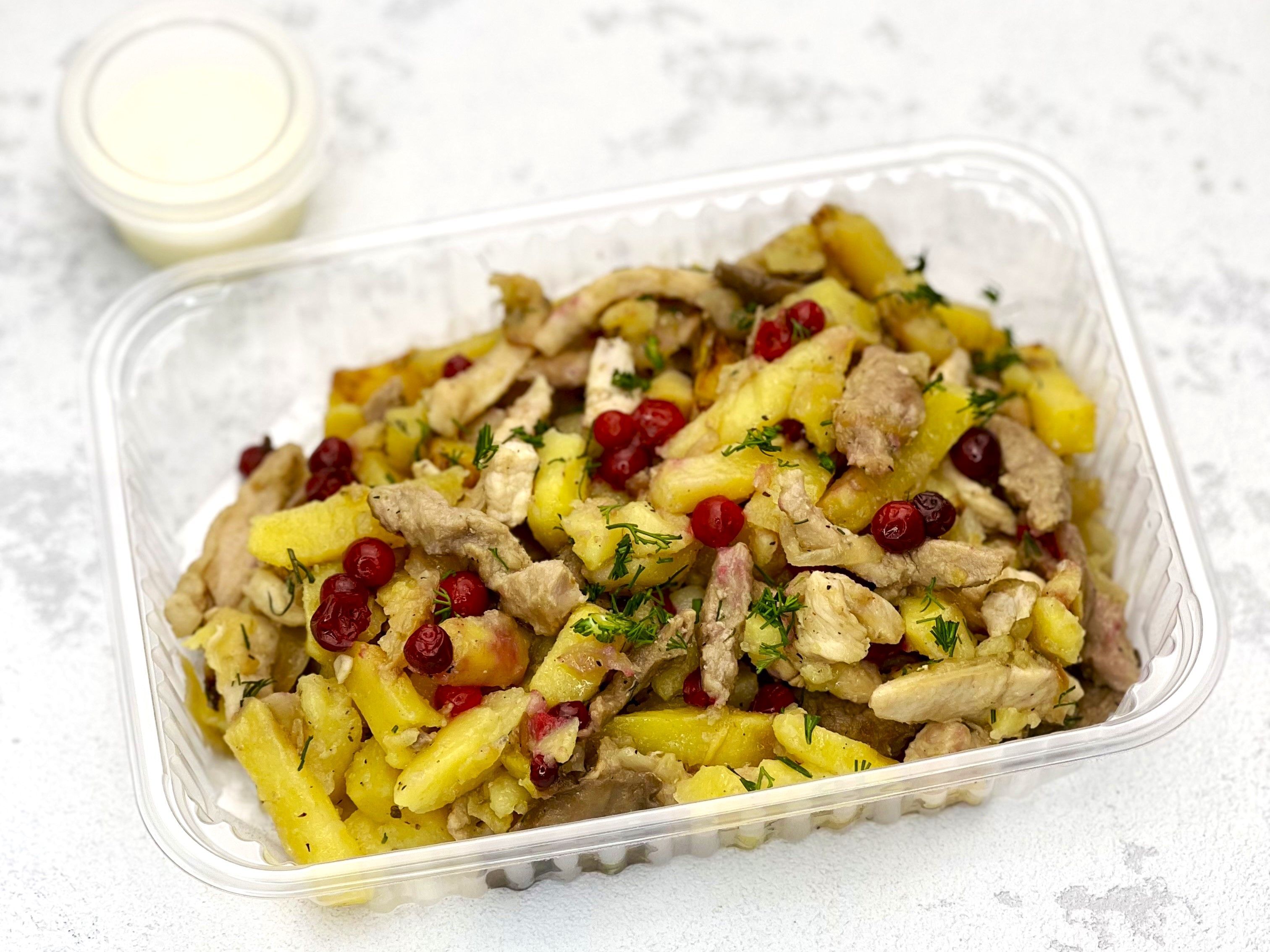 Скоблянка со свининой, курицей и грибами в соусе "Бешамель"